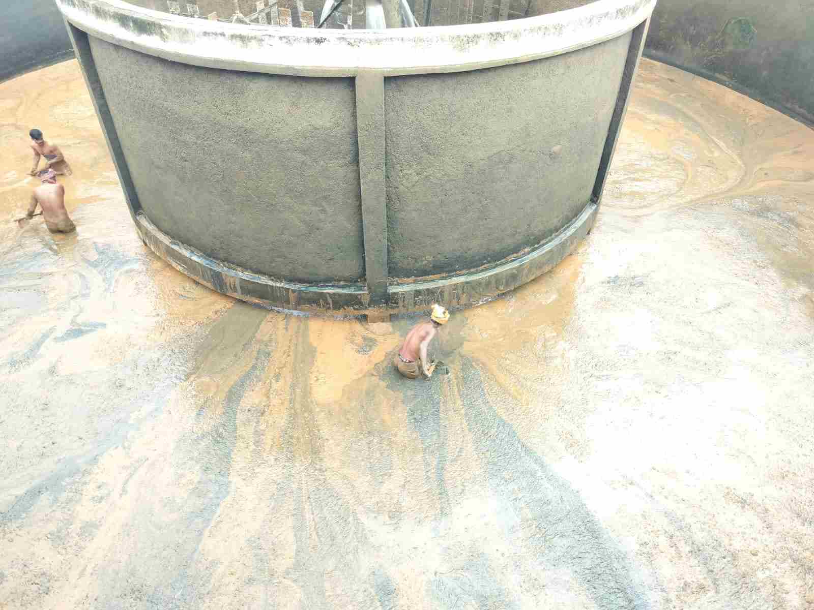 जलप्राधिकरणाच्या निष्काळजीपणामुळे आर्वीकरांच्या आरोग्याशी खेळ?; शिवसेनेच्या पाठपुराव्यानंतर पाण्याच्या टाकीची सफाई सुरू